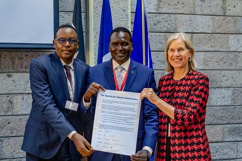 Kenya NOC signs S4N declaration at launch event.
