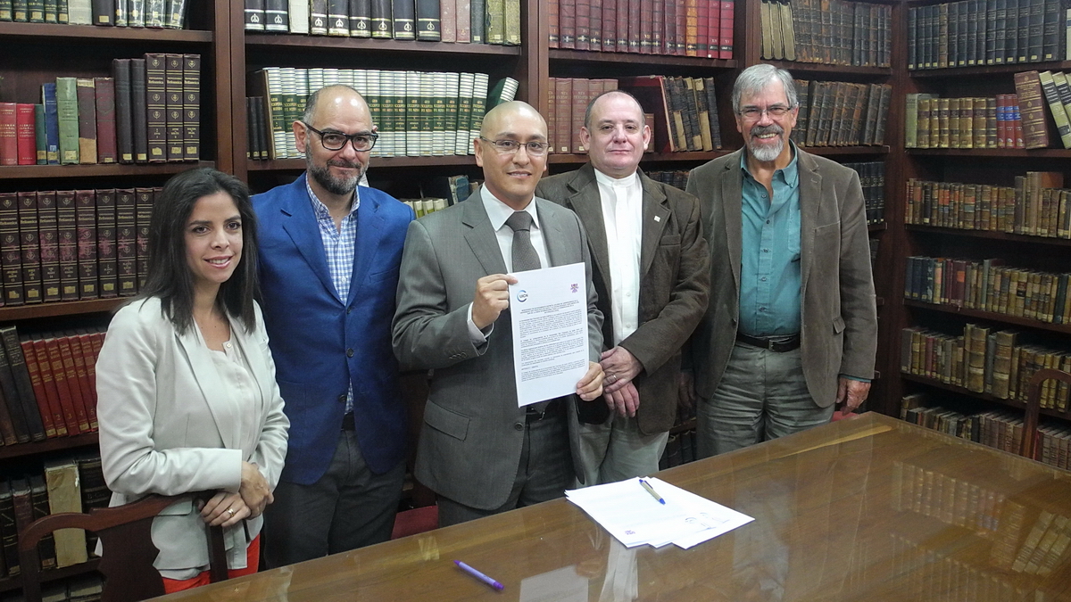Firma del memorando entre la Universidad San Francisco y UICN América del Sur 