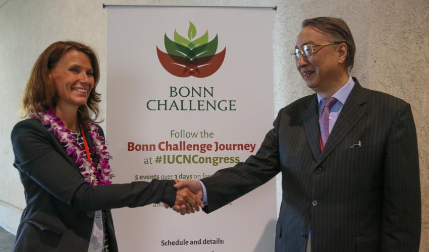 Rita Schwarzelühr-Sutter (Germany) and IUCN President Zhang Xinsheng
