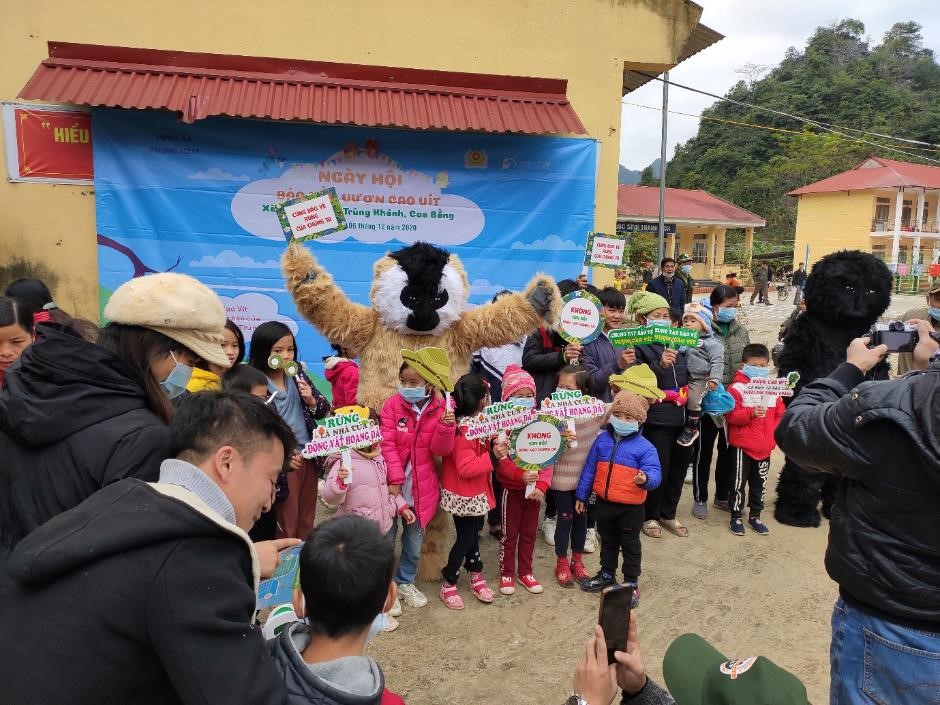 Children attending activities at the Cao-vit Gibbon Festival in Phong Nam commune, Trung Khanh District