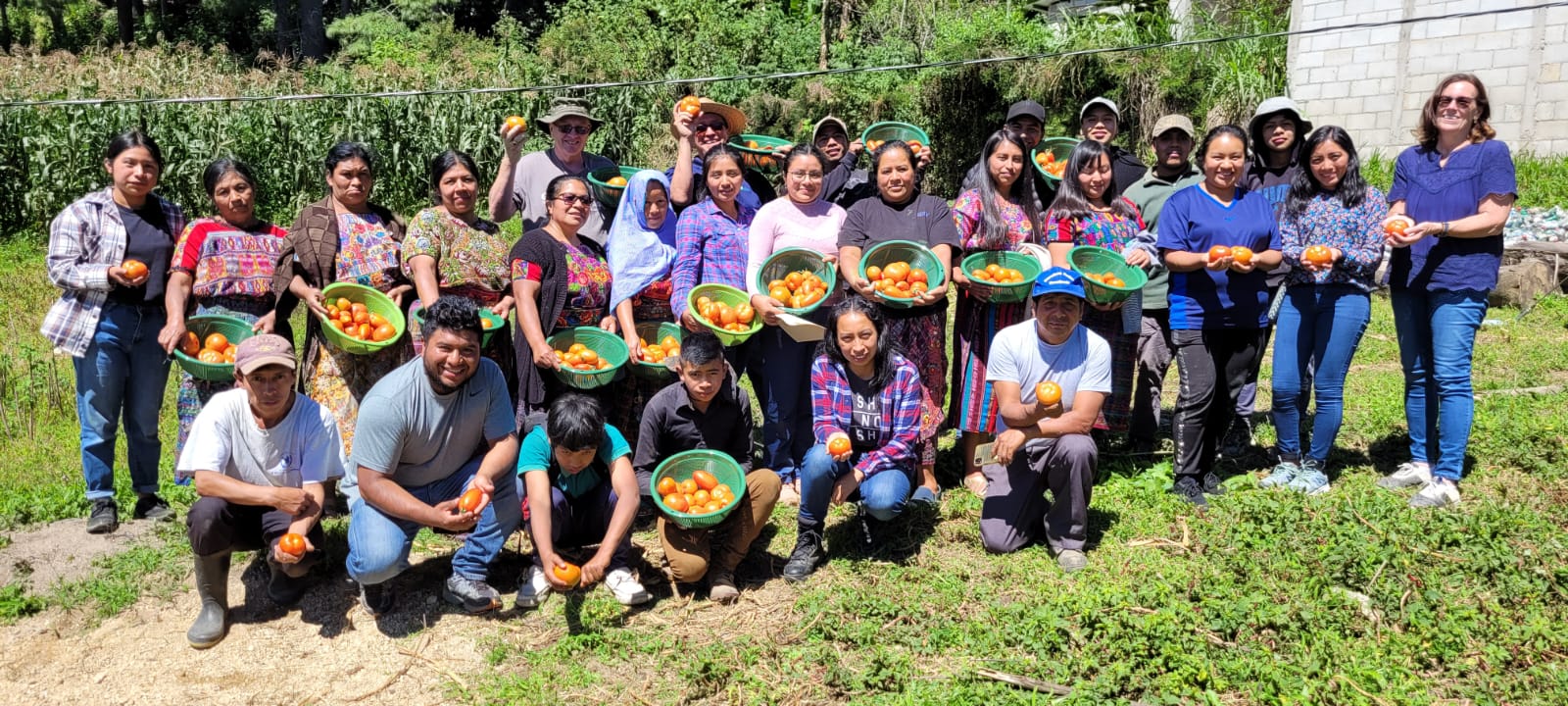 A través del Programa de Pequeñas Donaciones del Proyecto Altiplano Resiliente, 30 jóvenes mayas aplican técnicas de agricultura sostenible, que incorporan prácticas ancestrales, en el altiplano de Guatemala.
