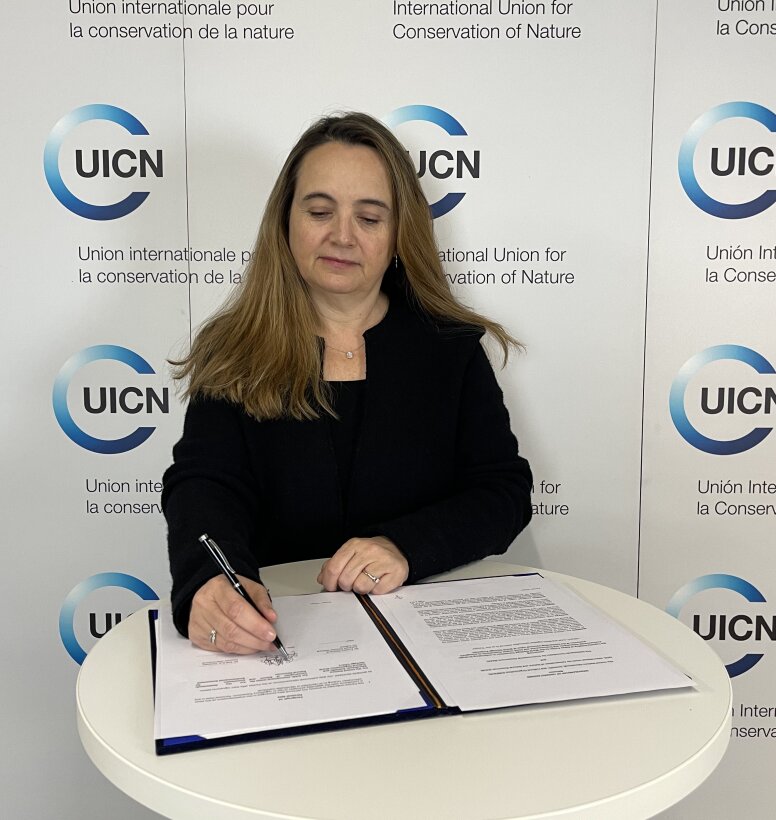 IUCN Director General Grethel Aguilar signs the MOU