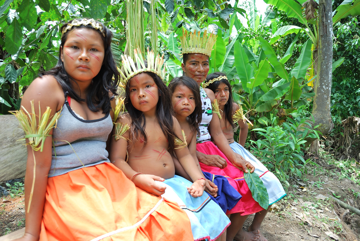 Mujeres de la nacionalidad Secoya, Ecuador. Reserva Cuyabeno