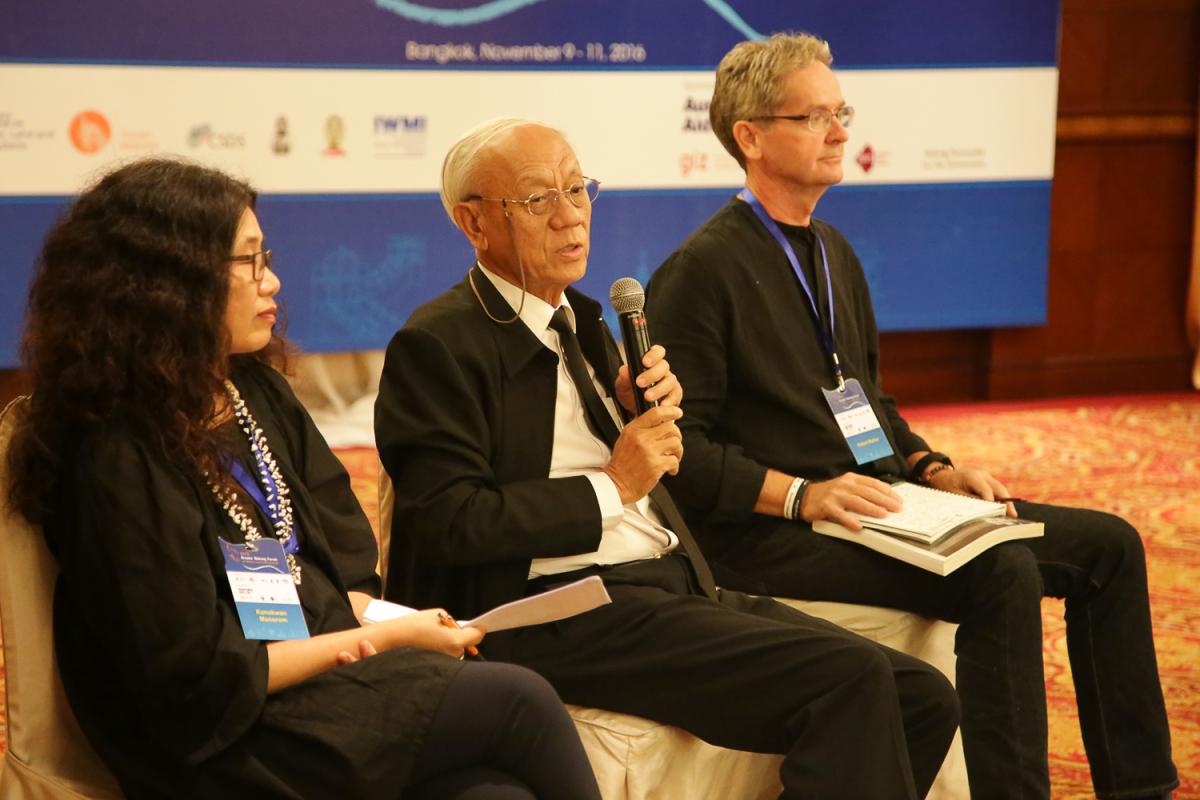 Associate Prof. Dr. Kanokwan Manorom, Ubon Ratchathani University;  Dr. Apichart Anukularmphai, President, Thailand Water Association and Dr. Robert Mather, previous Head of IUCN’s Southeast Asia Group leading the plenary discussion at the ES of the LMDP 