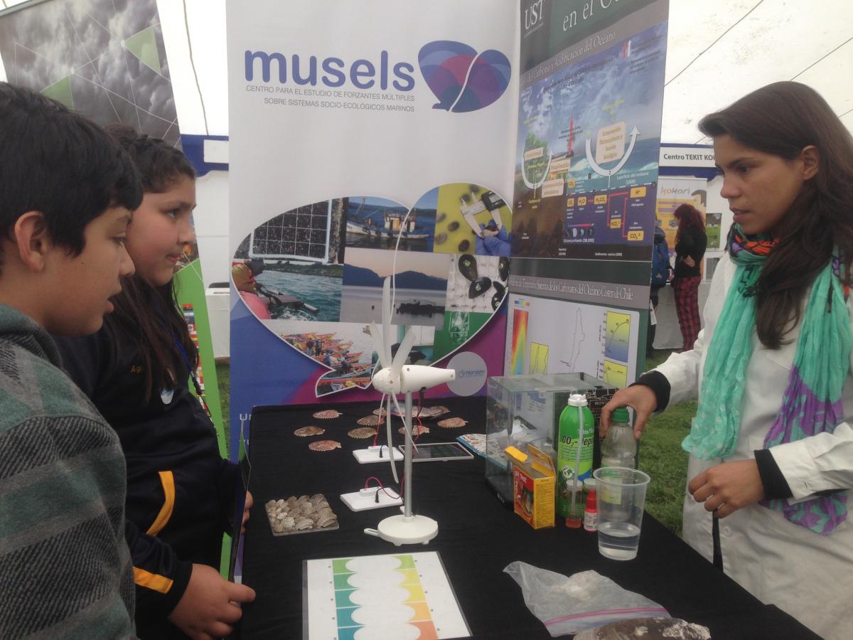 Children in Chile learning about implications of ocean acidification