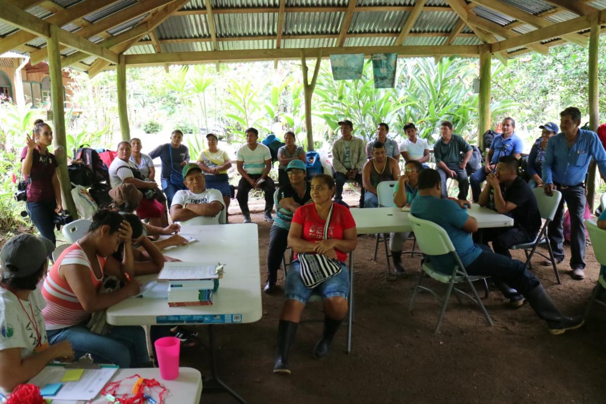 Representantes de 40 fincas del área de la Cuenca del Río Sixaola (Costa Rica-Panamá) participaron en capacitación sobre Adaptación basada en Ecosistemas (AbE) y la Gestión Integrada de Recursos Hídricos en abril de 2018.