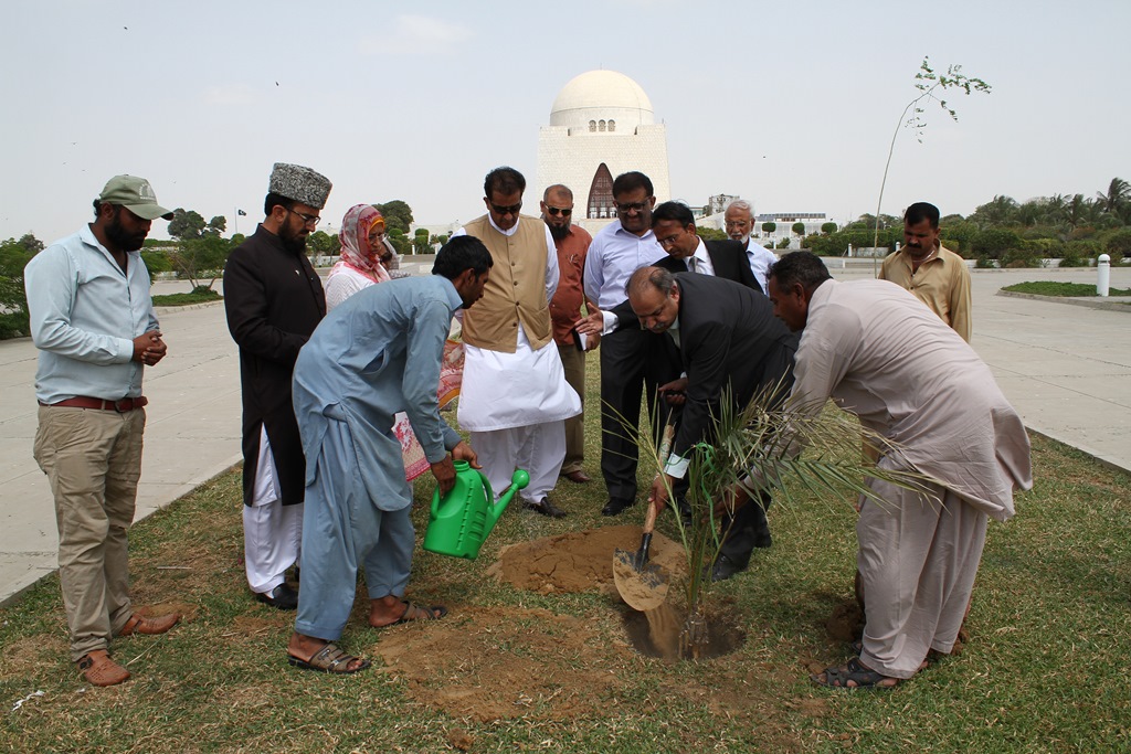 Mr. Malik Amin Aslam paid a visit to the mausoleum of Quaid-e-Azam Muhammad Ali Jinnah and planted a tree