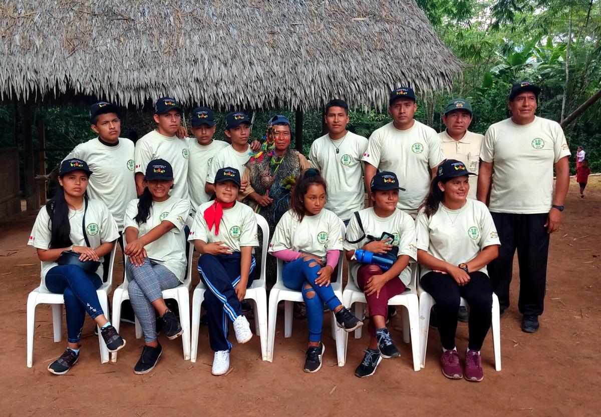 Celsa Ortiz, Yanesha ranger, with youth action team