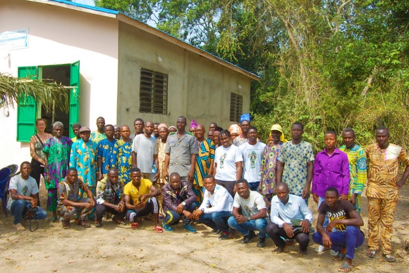 Group in front of Gnanhouizounmè learning centre