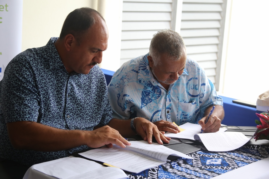 Chair of NTF Board of Trustees Craig Powell and IUCN Oceania Regional Director Mason Smith signs the grant agreement