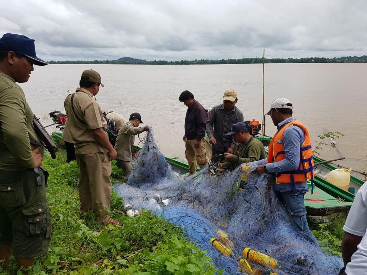 Confiscation of illegal gill nets in Stung Treng