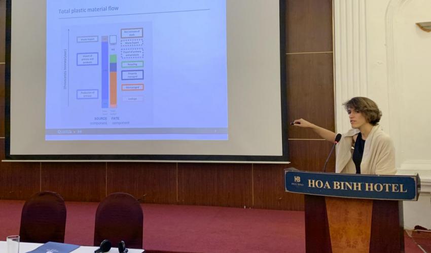 Paola Paruta of EA and Quantis presents the preliminary results of plastic pollution hotspot in Viet Nam © IUCN Viet Nam
