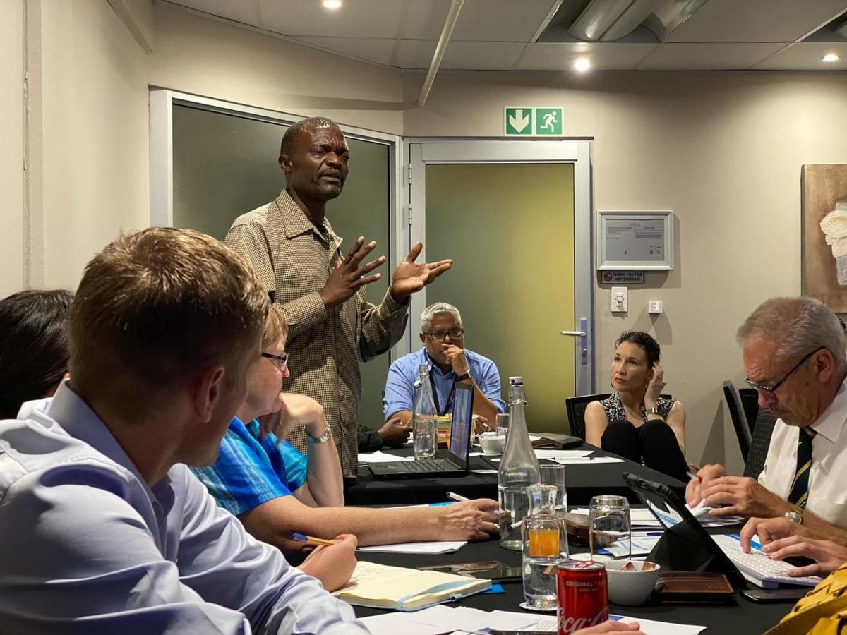Simon Mbata of South Africa Waste Pickers Association (SAWPA) sharing ideas during the hotspot workshop © Peter Manyara