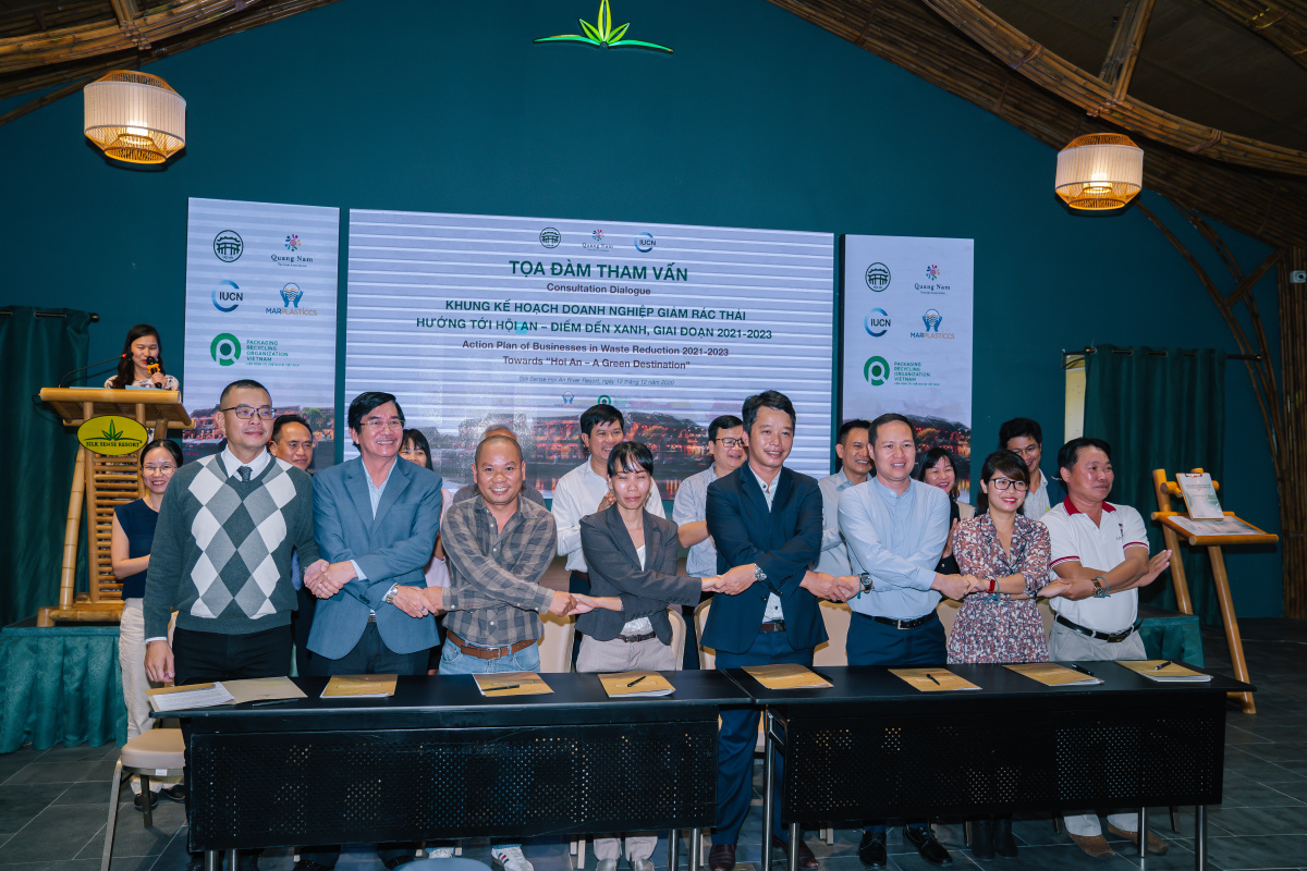 Businesses in Hoi signed the commitment 