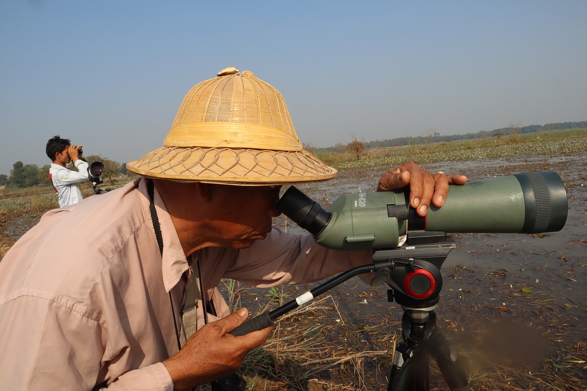 Waterbird survey in Pyu Lake ©Thiri Sandar Zaw