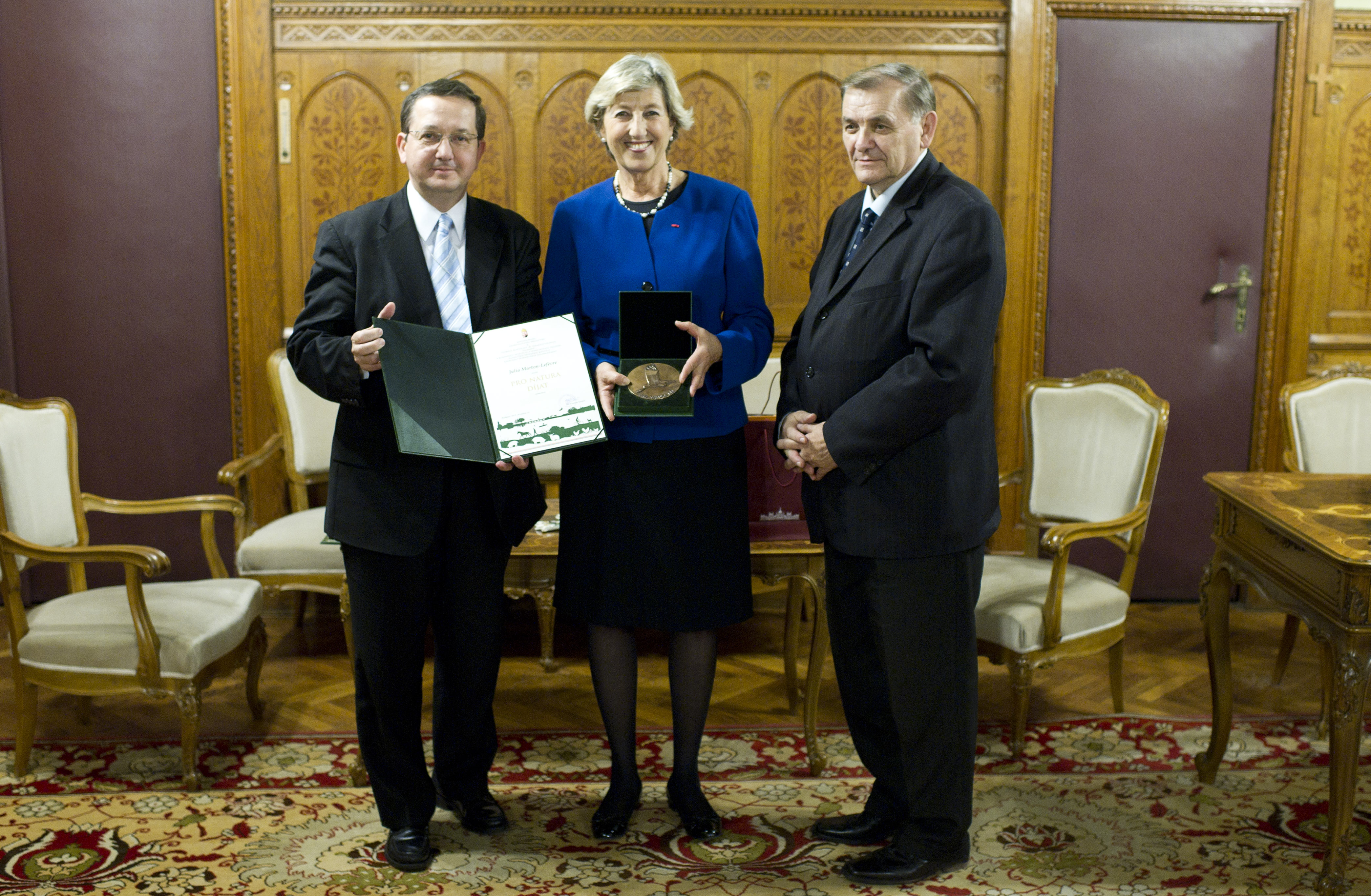 IUCN Director General Julia Marton-Lefèvre receives the Hungarian Pro Natura Award