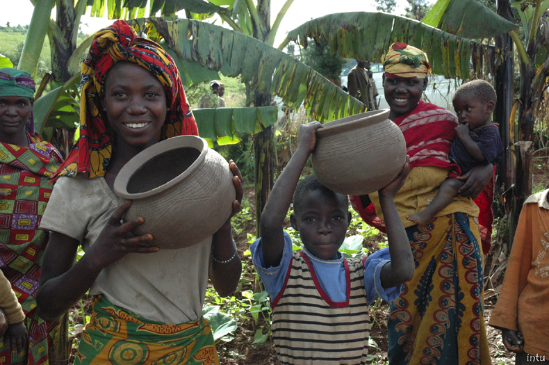 Batwa women and children in Burundi