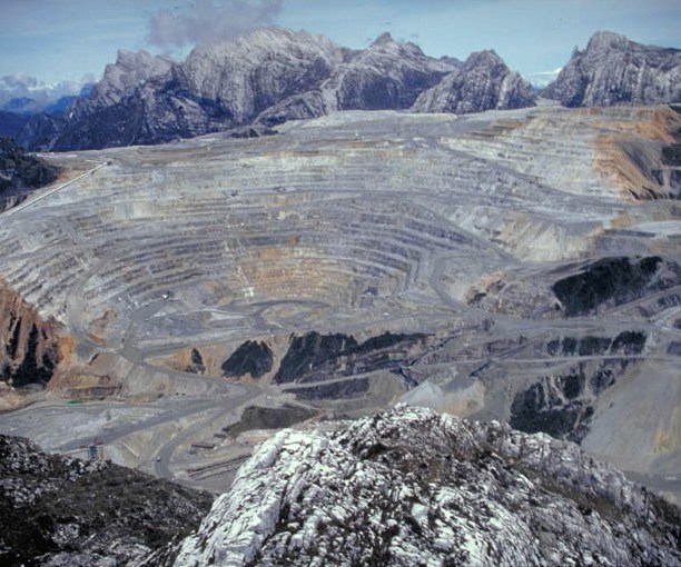 Grasberg mine (before 2000) adjacent to Lorentz National Park, World Heritage site in Indonesia