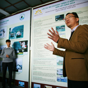 Mr. Doan Van Dung - CEO of Indochina Junk presenting environmental protection schemes of the company to journalists