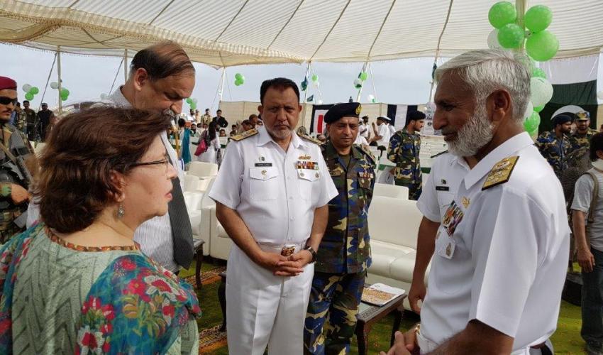 IUCN Asia Regional Director, Aban Marker Kabraji, stands with Pakistan Navy Chief of Staff, Admiral Muhammad Zakaullah