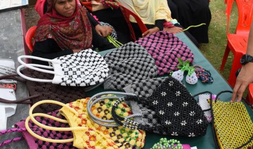 Women from Nuniarchi Conservation Village selling their hand-made products