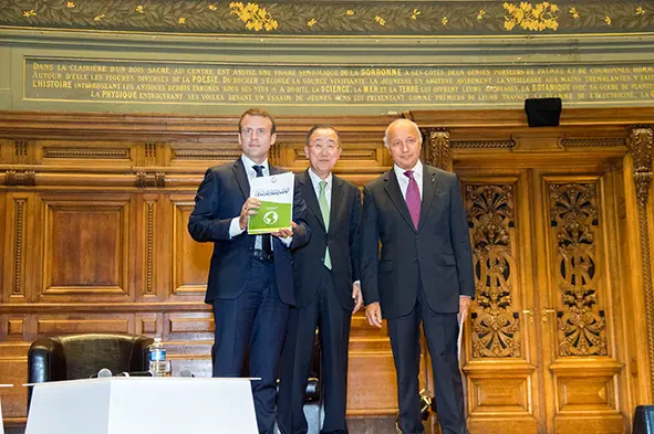 Emmanuel Macron, Ban Ki-moon and Laurent Fabius presenting the Pact