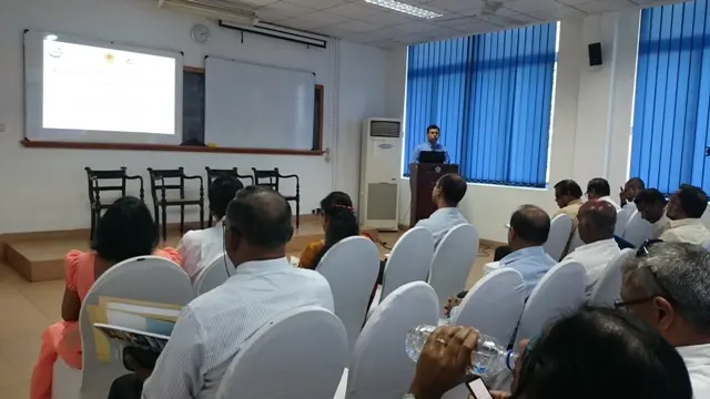 Dr Ananda Mallawatantri addressing the distinguished participants 