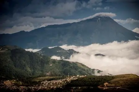 Departamento de San Marcos, Guatemala. Volcán Tacaná al fondo. 
