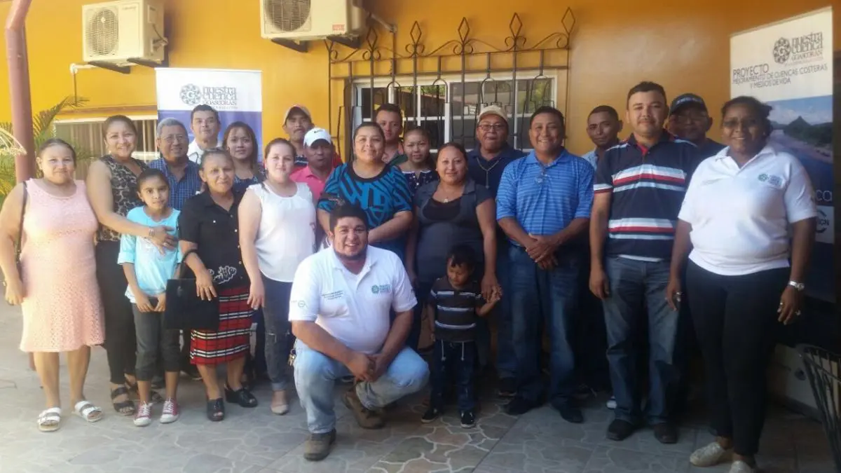 Beneficiarios de cajas rurales en El Salvador y Honduras