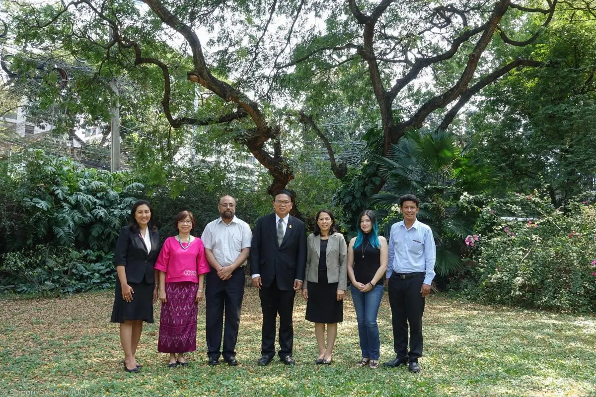 Participants to the first Advisory Committee Meeting and Dr. TP Singh, Deputy Director IUCN Asia Regional Office