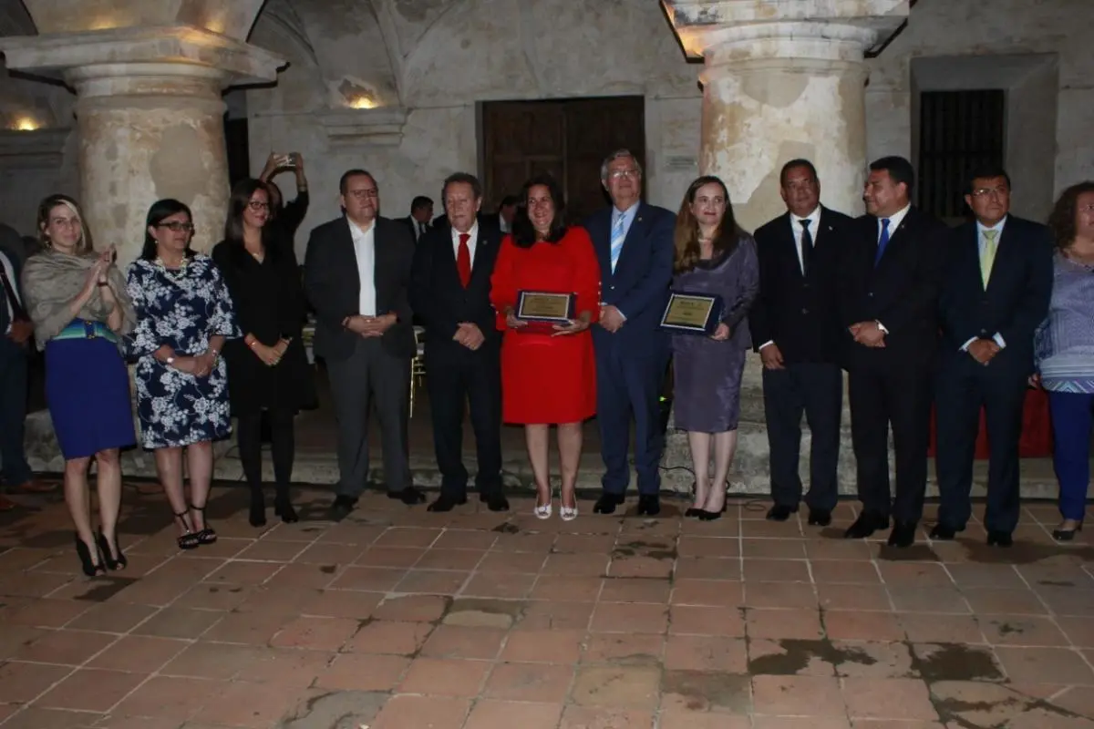 CCAD entrega reconocimiento a Grethel Aguilar por su trayectoria en la región