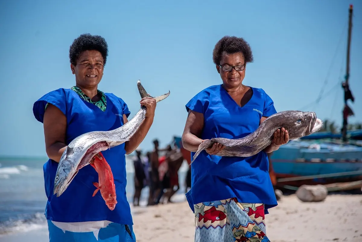 Women fishing in Mozambique
