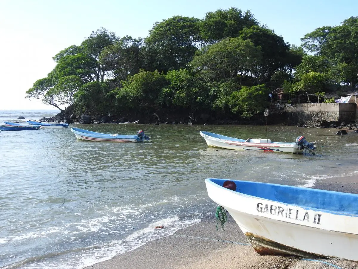 Los Cóbanos es la primera área natural protegida marina declarada oficialmente en El Salvador. 