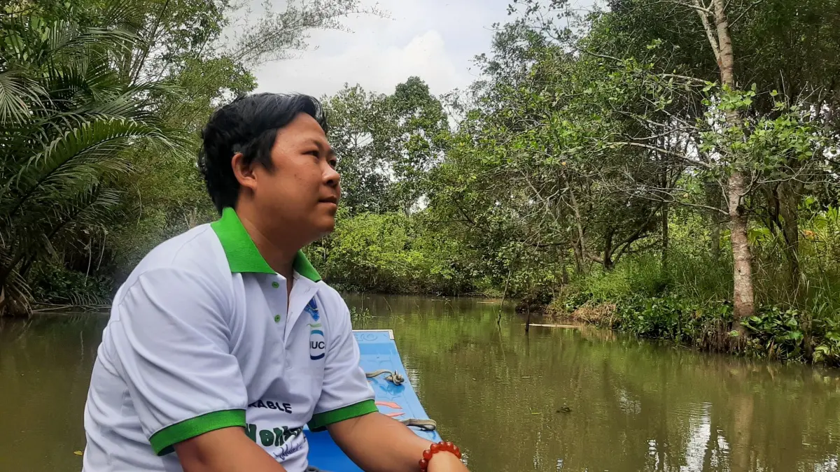 Mr. Phan Cong Nguyen visits the wetland © Can Tho University 