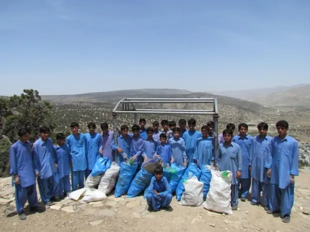 Students of Rahbar School Ziarat at Khandi Sar after the cleanup campaign